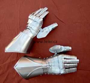 01 - Gloves